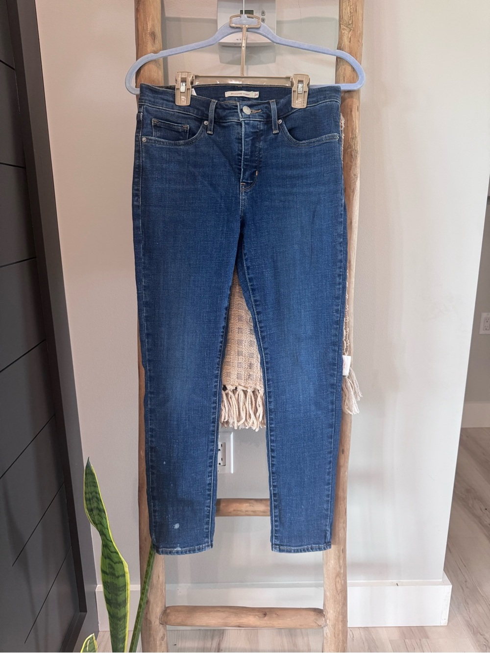 🤍 Levi’s 311 Shaping Skinny Jeans – Size 28 🤍